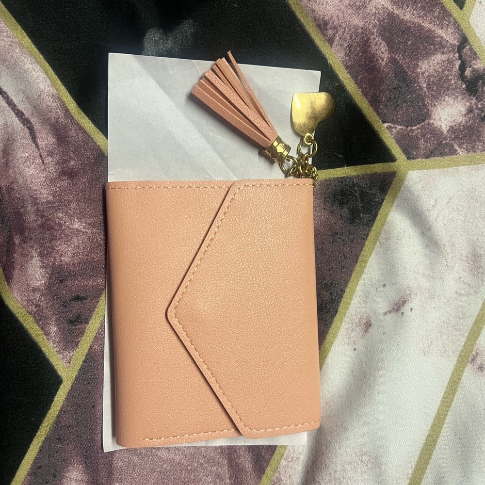 Cute Peach Wallet - Picture 2 of 4
